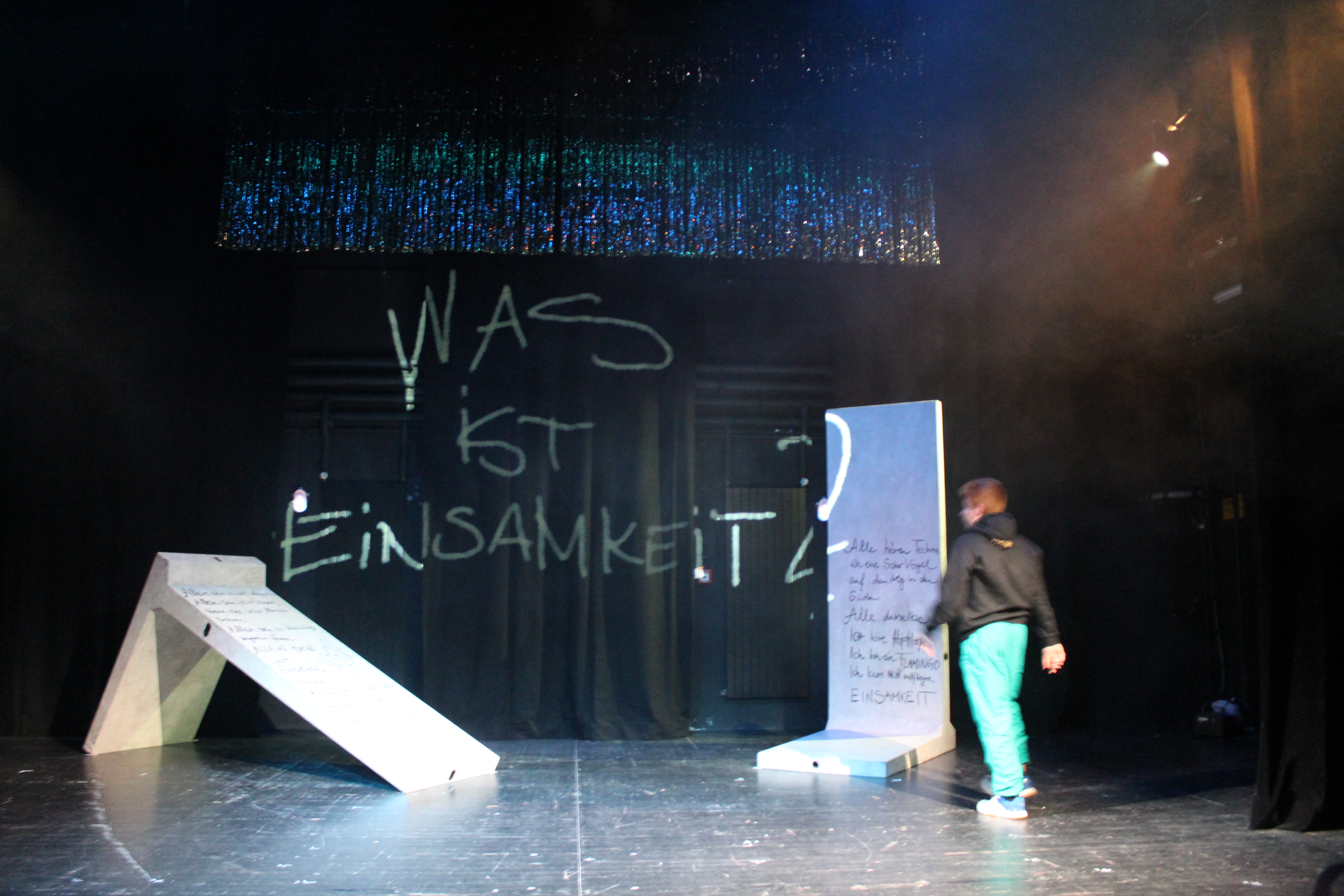 BTW_4255 Breaking the Walls