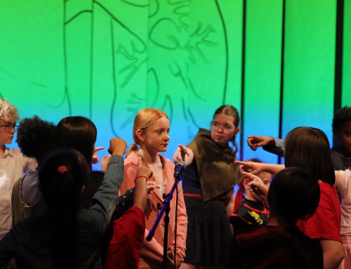 Theaterstück mit Bank